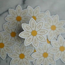 Load image into Gallery viewer, Daisy Magnet